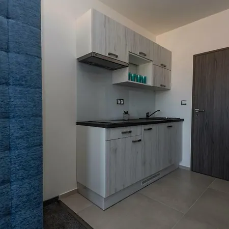 čáp 3*